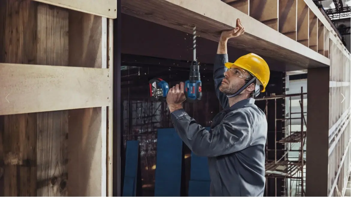 Аккумуляторная ударная дрель-шуруповерт Bosch Professional GSB 18V-50 + GBA 18V 2.0Ahx2 + GAL 18V-20 + L-Case