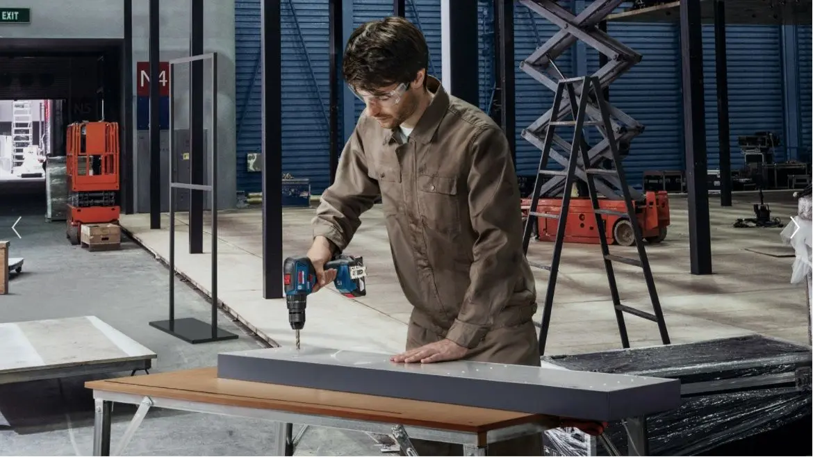 Аккумуляторная ударная дрель-шуруповерт Bosch Professional GSB 18V-50 + GBA 18V 2.0Ahx2 + GAL 18V-20 + L-Case