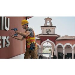 Аккумуляторная ударная дрель-шуруповерт Bosch Professional GSB 18V-50 + GBA 18V 2.0Ahx2 + GAL 18V-20 + L-Case Thumb