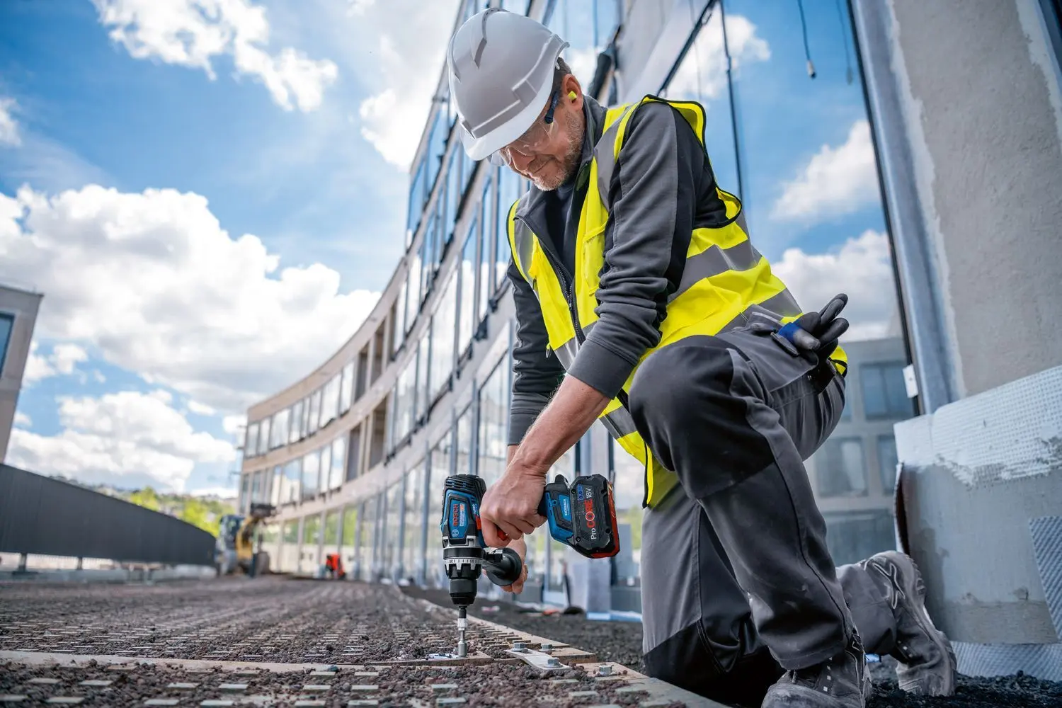 Masina de gaurit si insurubat cu acumulator Bosch GSR 18V-150 C + 8.0Ahx2