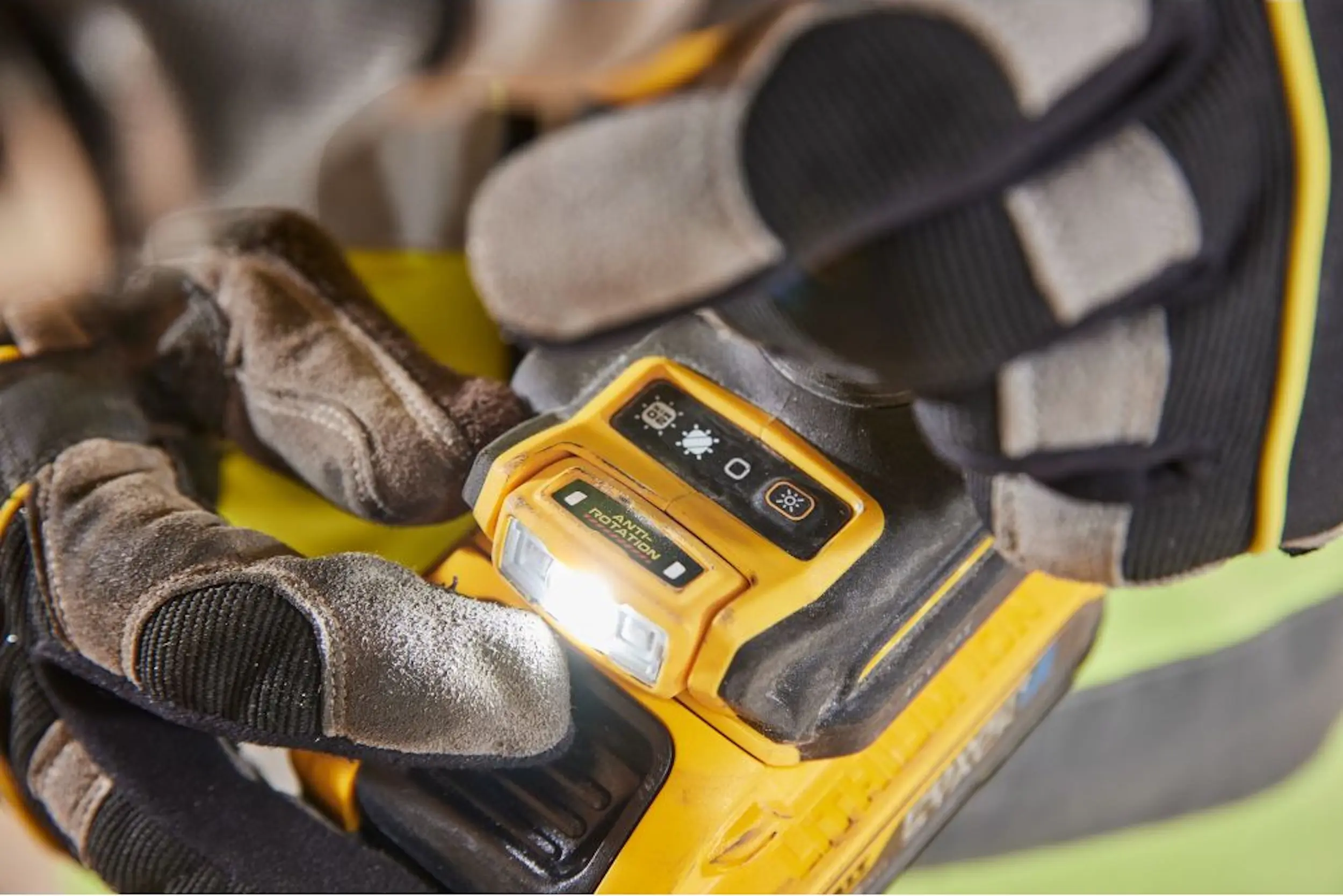 Masina de gaurit si insurubat cu acumulator Dewalt DCD1007NT - 5