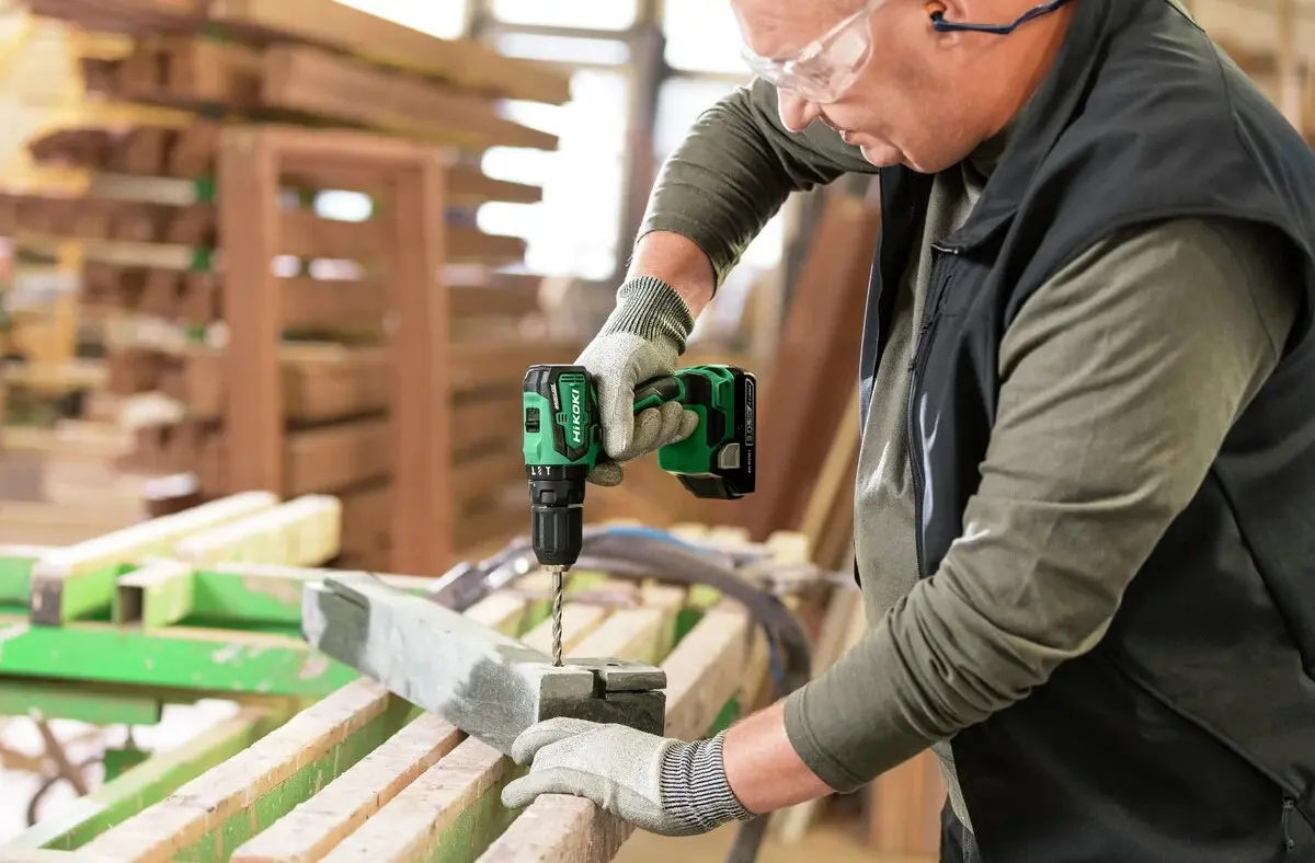 Аккумуляторная ударная дрель-шуруповерт Hikoki DV18DDWPZ 2x5Ah