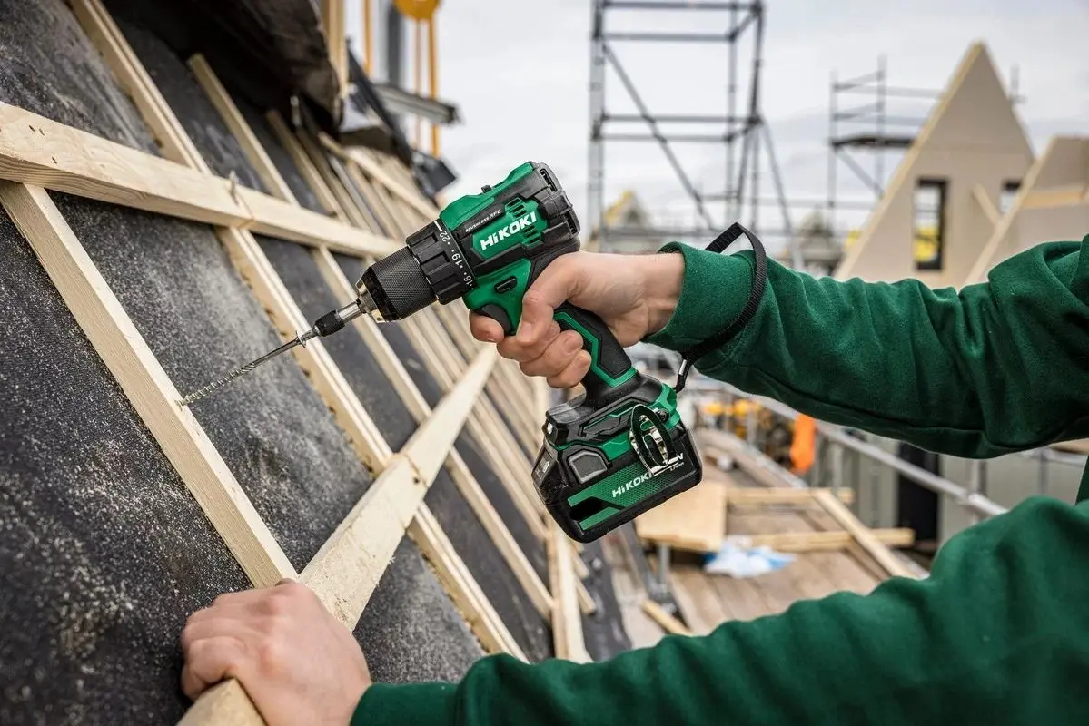 Аккумуляторная ударная дрель-шуруповерт Hikoki DV18DEWHZ 2x4Ah + HSC2