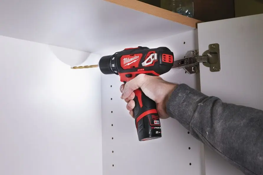 Masina de gaurit si insurubat cu acumulator Milwaukee M12 BDD-402C