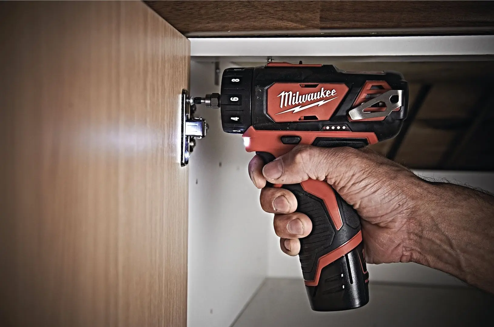 Дрель-шуруповерт аккумуляторная Milwaukee M12 BDDXKIT-202C