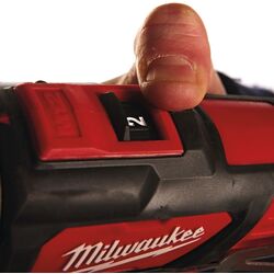 Masina de gaurit si insurubat cu acumulator Milwaukee M12 BPD-202C Thumb