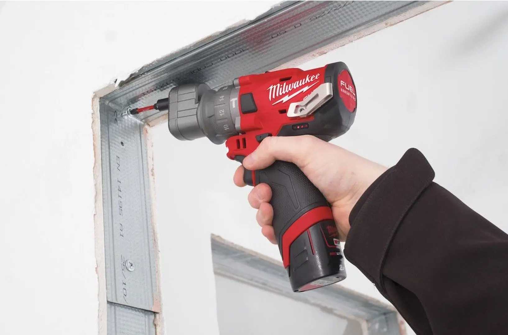 Дрель-шуруповерт аккумуляторная Milwaukee M12 FPDX-0