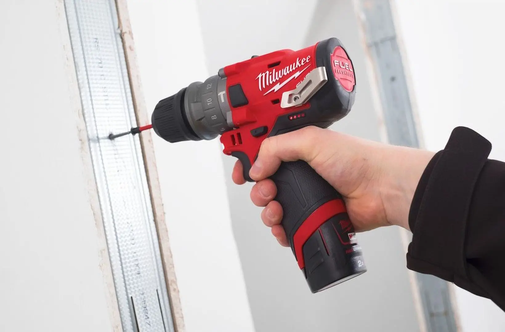 Дрель-шуруповерт аккумуляторная Milwaukee M12 FPDX-0