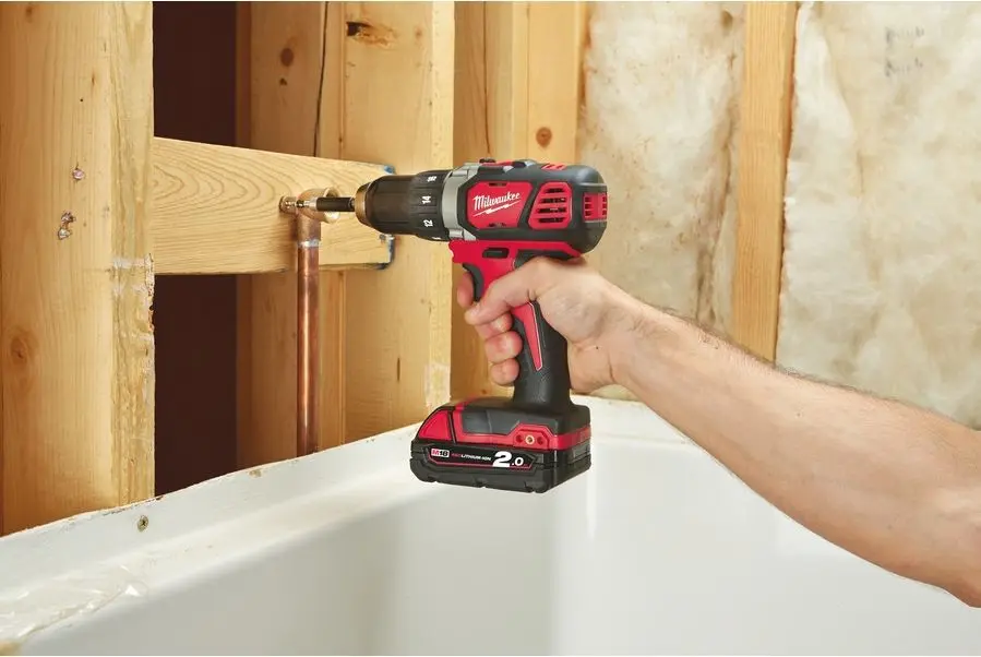 Masina de gaurit/insurubat Milwaukee M18BDD-202C