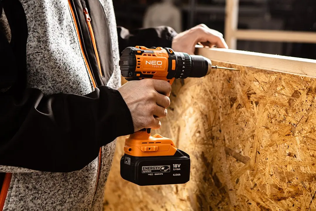 Masina de gaurit si insurubat cu impact si acumulator Neo Tools 04-619 Solo