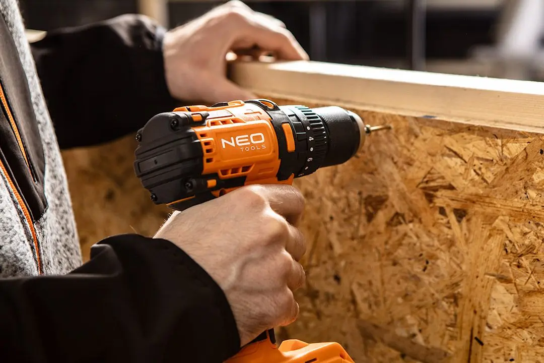 Masina de gaurit si insurubat cu impact si acumulator Neo Tools 04-619 Solo