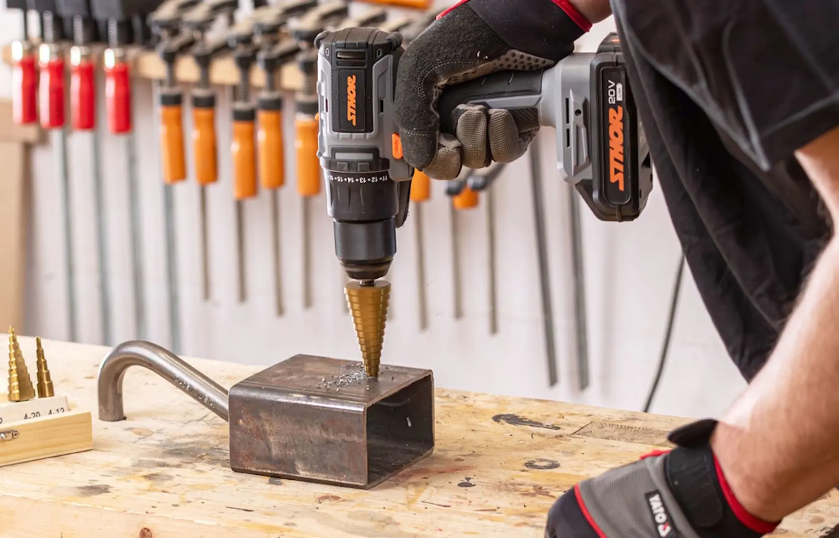 Masina de gaurit si insurubat cu acumulator Sthor 78085