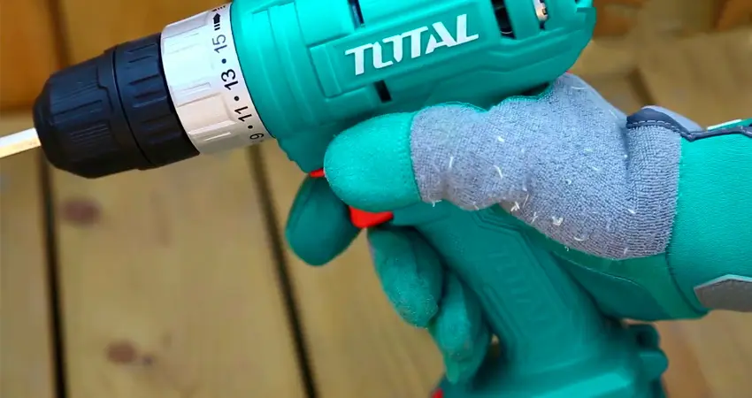 Masina de gaurit si insurubat cu acumulator Total TDLI12202 2x1.5Ah