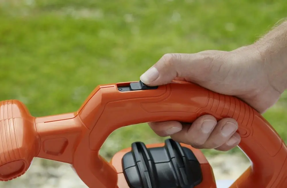 Садовый пылесос-воздуходувка Black&Decker BEBLV260