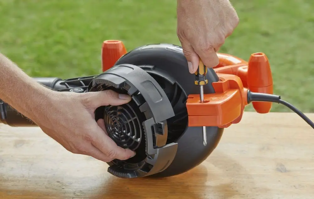 Садовый пылесос-воздуходувка Black&Decker BEBLV260