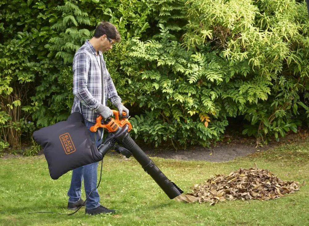 Садовый пылесос-воздуходувка Black&Decker BEBLV260