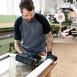 Аккумуляторный гвоздезабивной пистолет Bosch Professional GNH 18V-64 M Solo Thumb