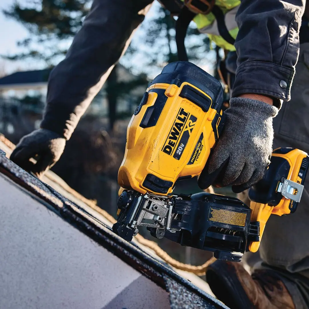Аккумуляторный гвоздезабивной пистолет Dewalt DCN45RND2