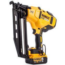 Аккумуляторный гвоздезабивной пистолет Dewalt DCN660P2-QW