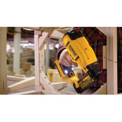 Аккумуляторный гвоздезабивной пистолет Dewalt DCN680NT Thumb