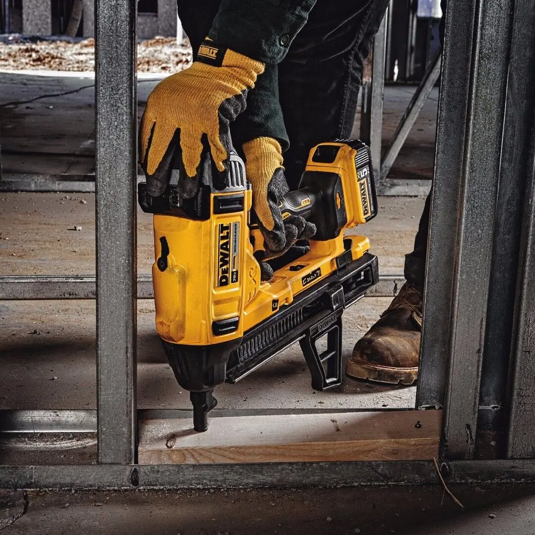 Гвоздезабивной пистолет Dewalt DCN890N (Yellow/Black)