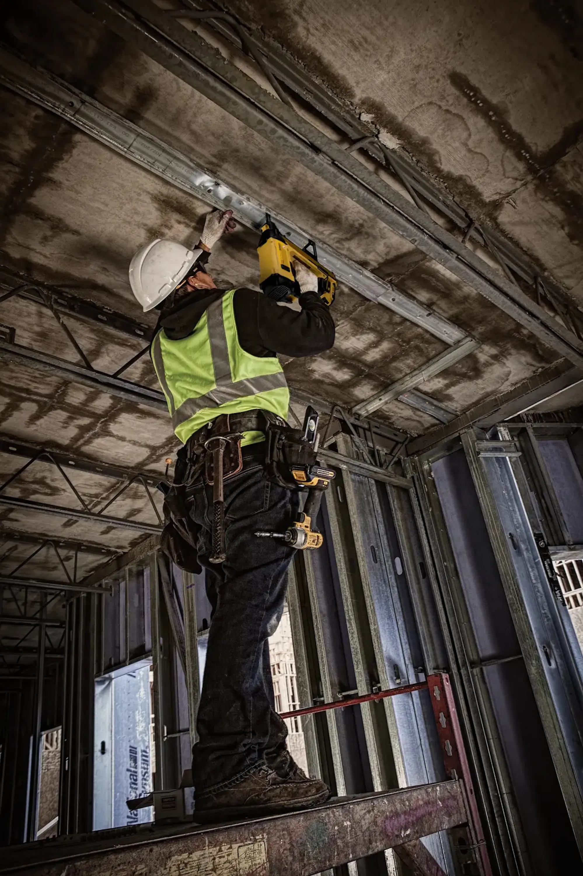 Степлер аккумуляторный Dewalt DGN845D1-QW - 3