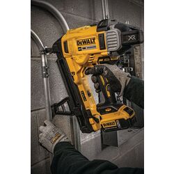 Степлер Dewalt DCN890P2 Thumb