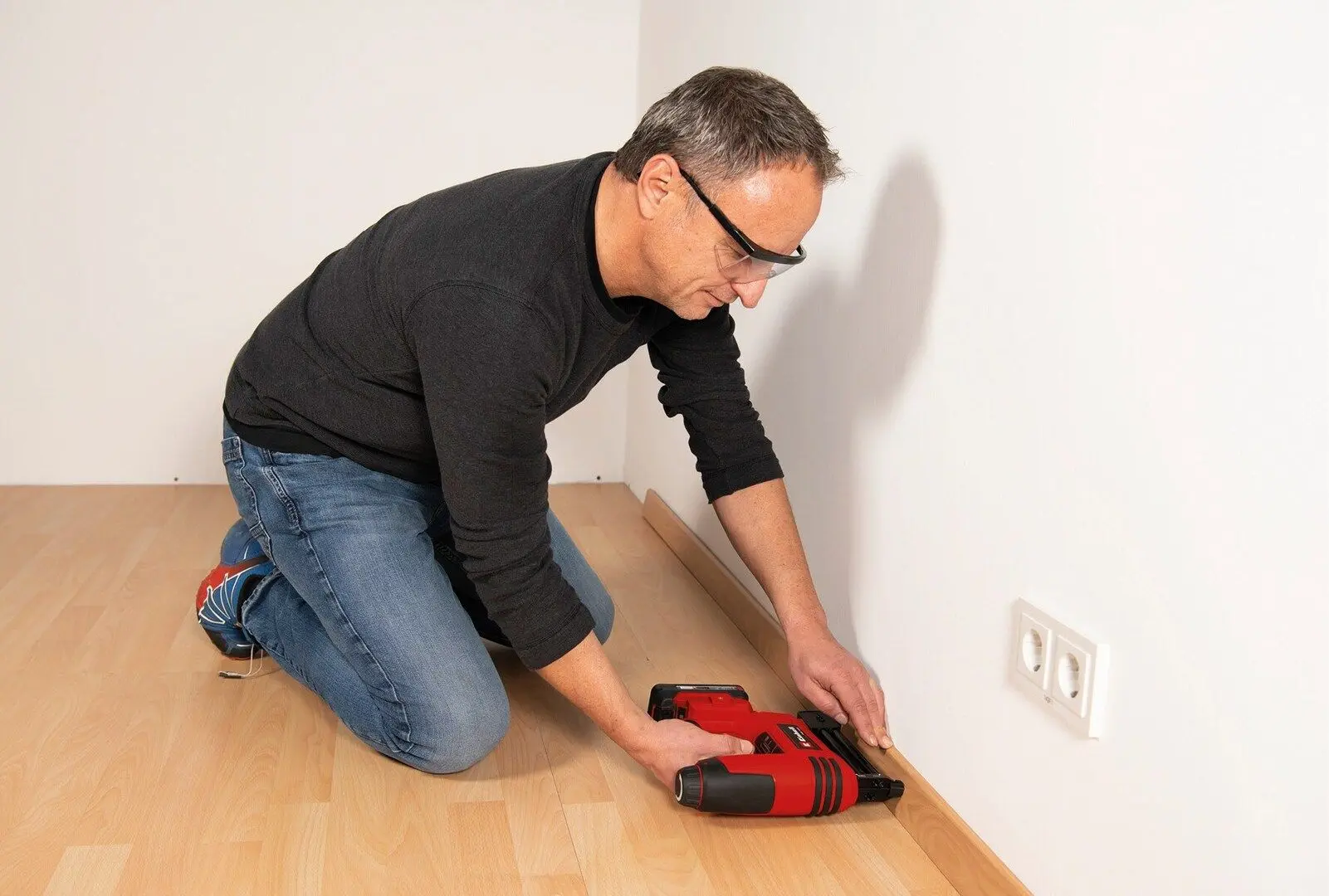 Capsator cu acumulator Einhell TE-CN 18 Li-Solo (Red/Black)