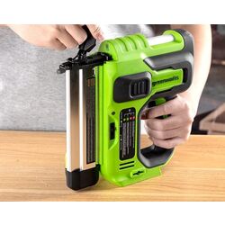 Аккумуляторный степлер GreenWorks GD24BN Solo Thumb