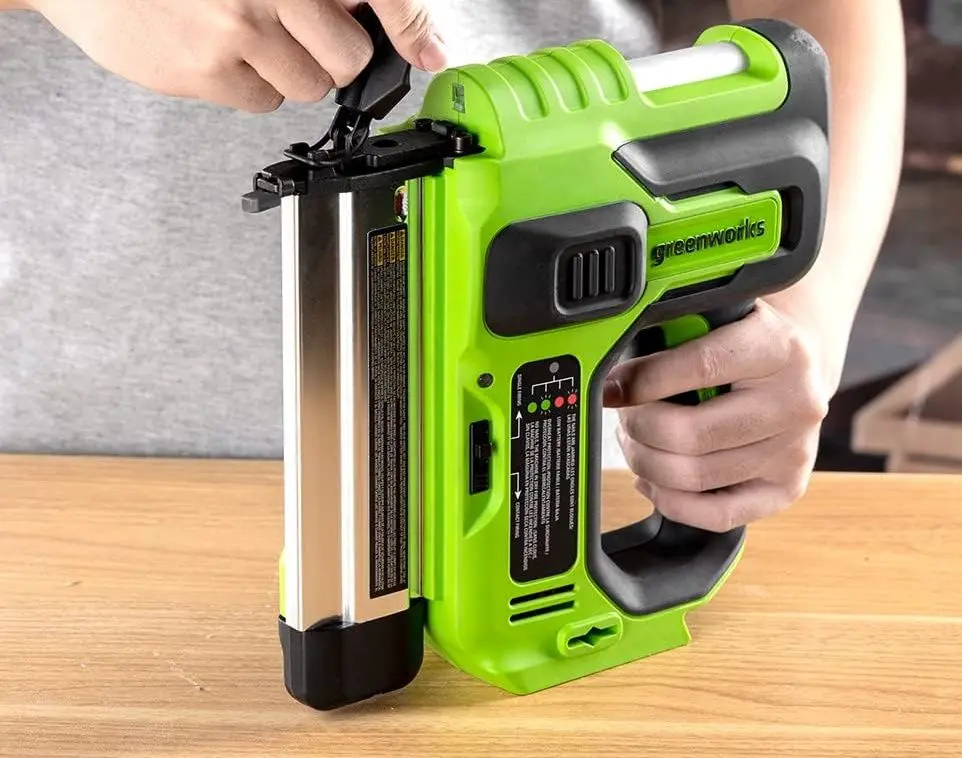 Аккумуляторный степлер GreenWorks GD24BN Solo