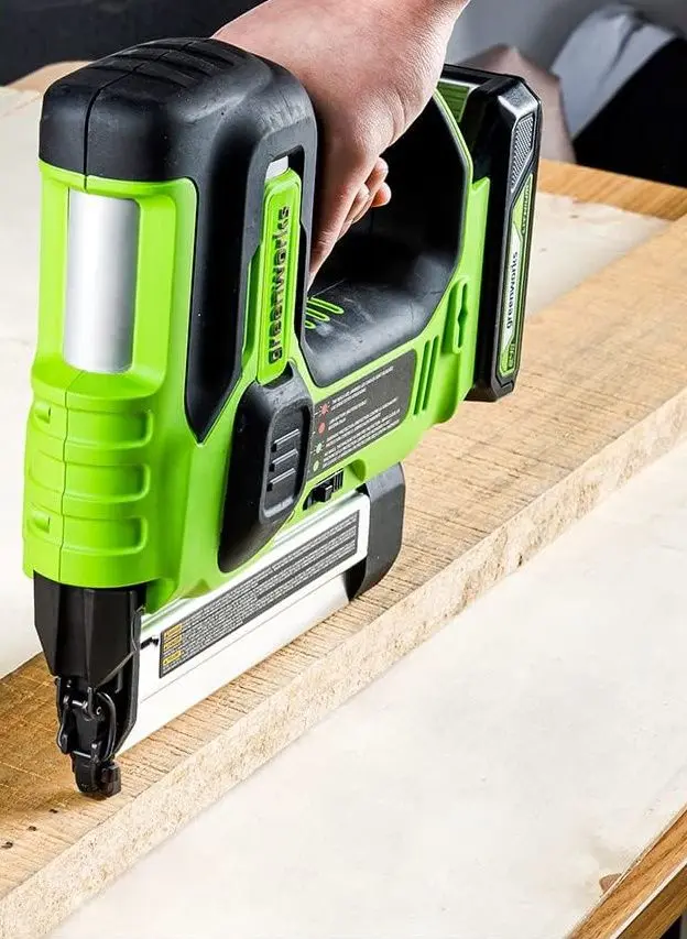 Аккумуляторный степлер GreenWorks GD24BN Solo