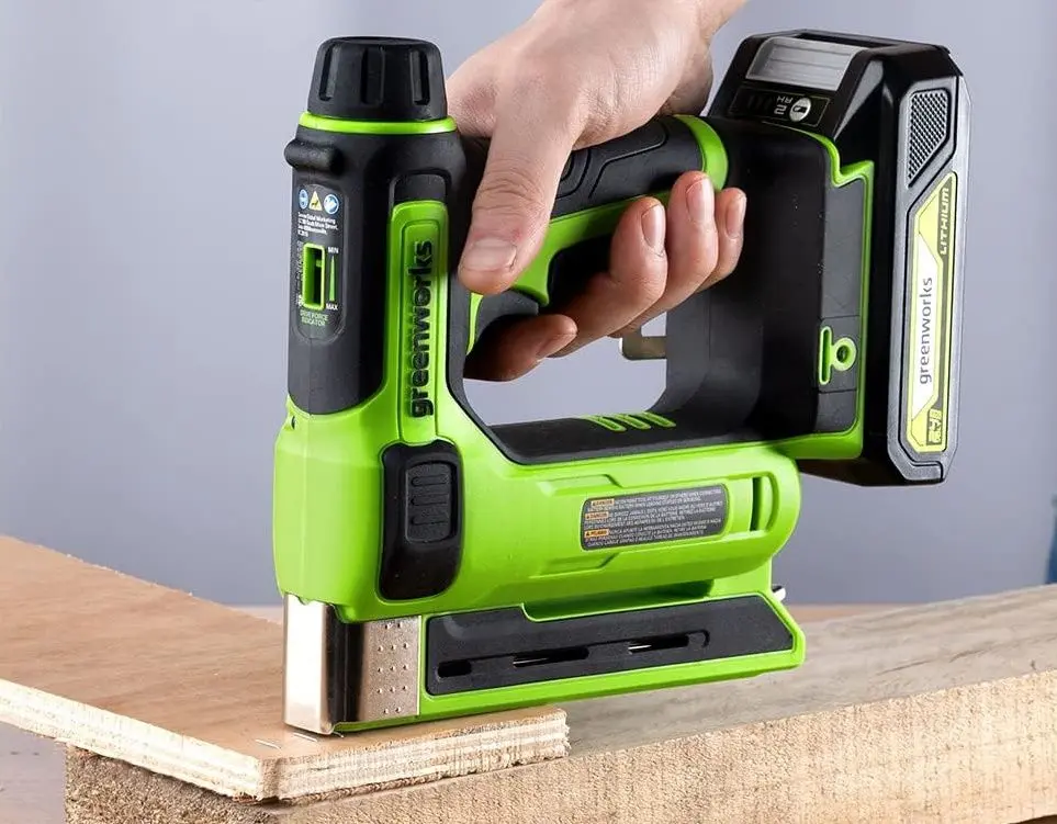 Аккумуляторный степлер GreenWorks GD24BN Solo