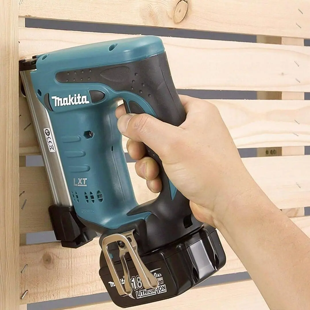 Аккумуляторный степлер Makita LXT DST221Z