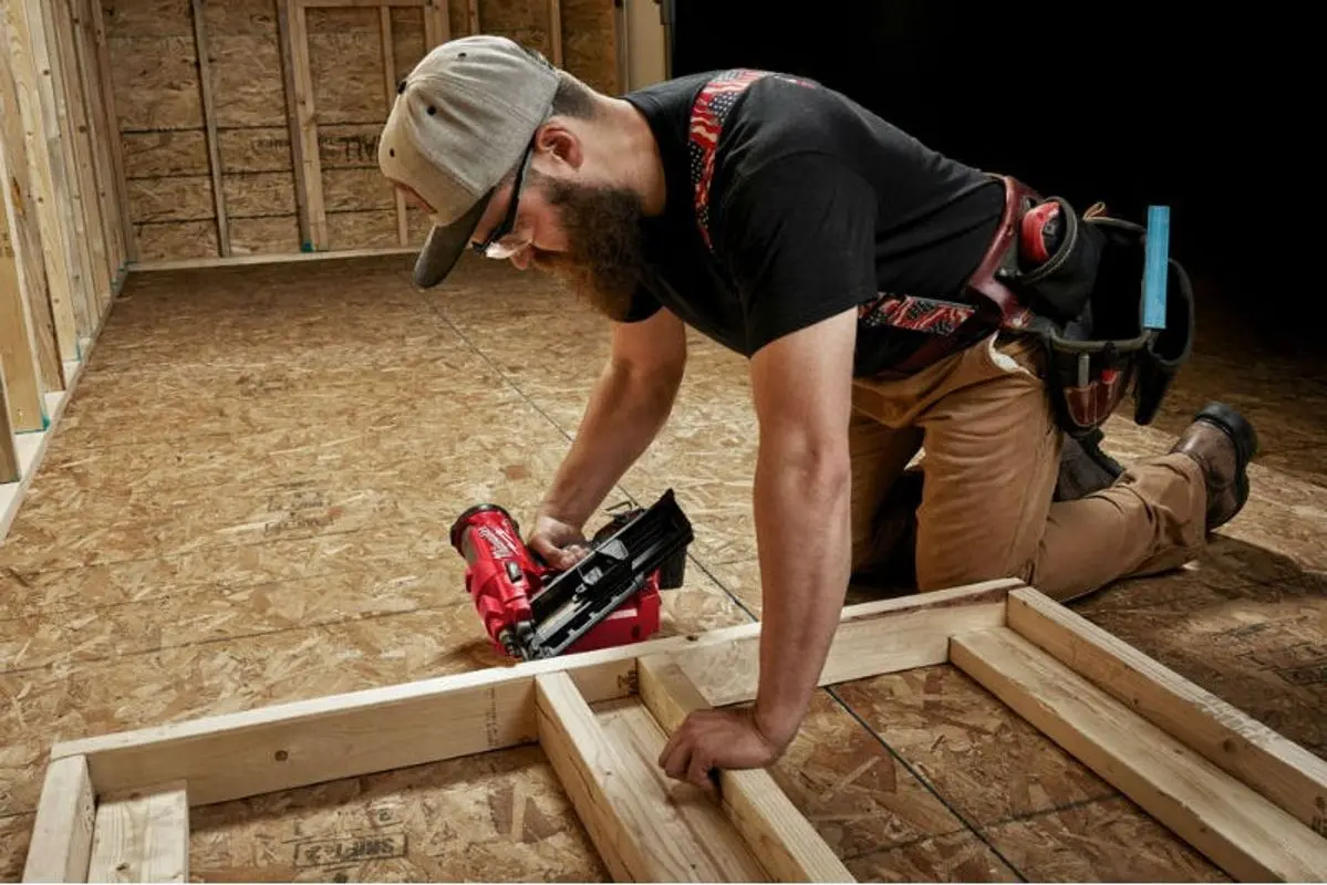 Аккумуляторный гвоздезабивной пистолет Milwaukee M18 FFN-0C Solo