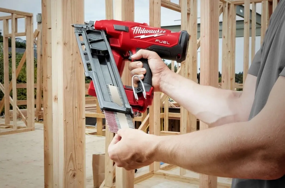 Аккумуляторный гвоздезабивной пистолет Milwaukee M18 FFN-0C Solo