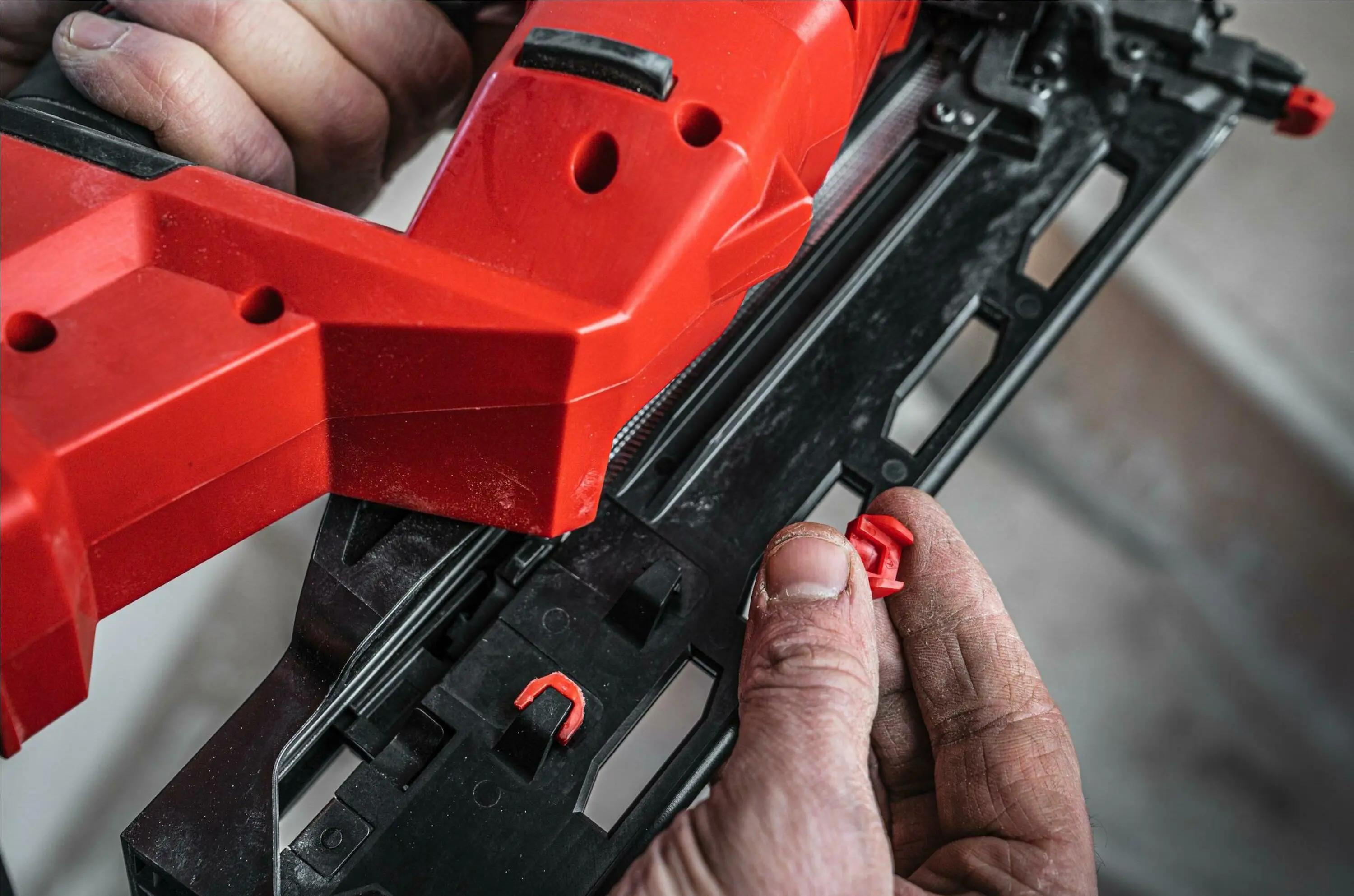 Аккумуляторный гвоздезабивной пистолет Milwaukee M18 FN16GA-0 (4933499154)