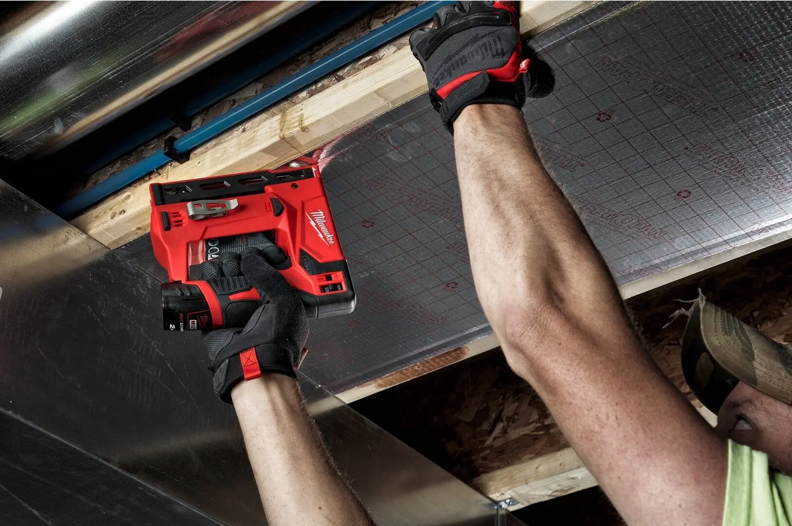 Аккумуляторный степлер Milwaukee M12 BST-0