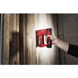 Аккумуляторный степлер Milwaukee M12 BST-0 Thumb