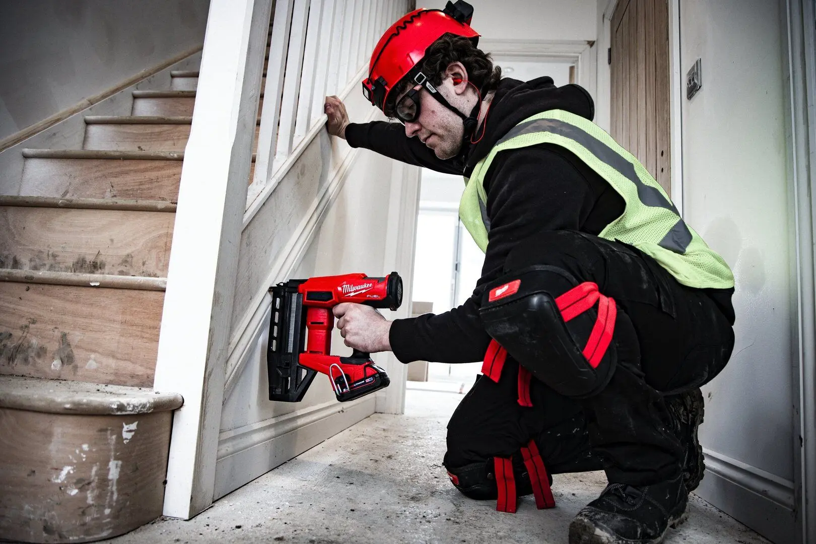 Аккумуляторный степлер Milwaukee M18 FN16GS-0X Solo