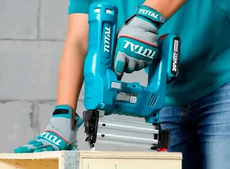 Аккумуляторный гвоздезабивной пистолет Total TCBNLI2016 - 3