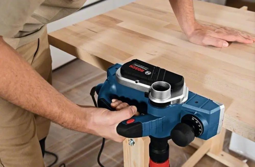 Электрический рубанок Bosch GHO 26-82 D