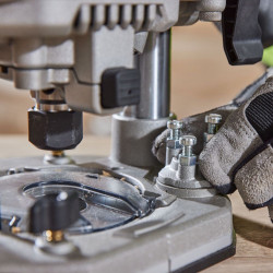 Фрезер аккумуляторный Dewalt DCW620NT Thumb