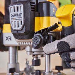 Фрезер аккумуляторный Dewalt DCW620NT Thumb