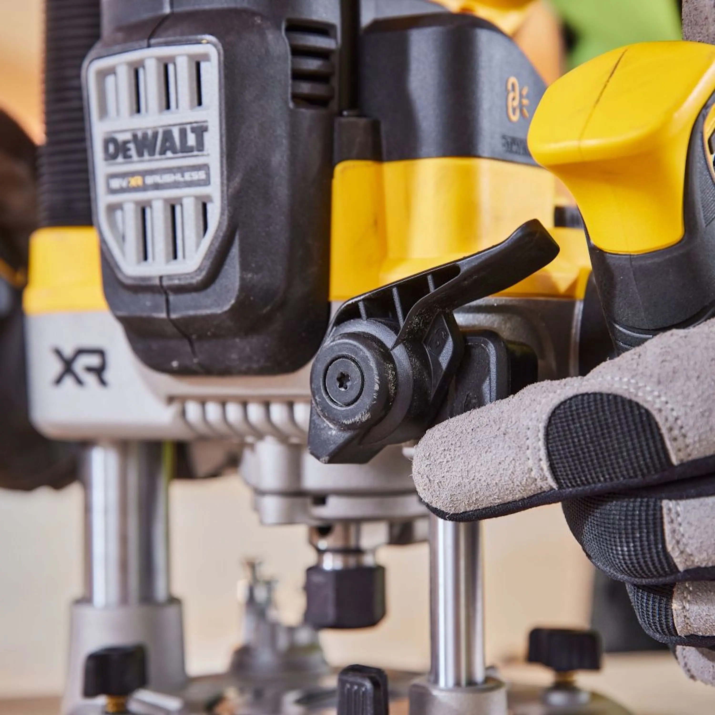 Фрезер аккумуляторный Dewalt DCW620NT - 8