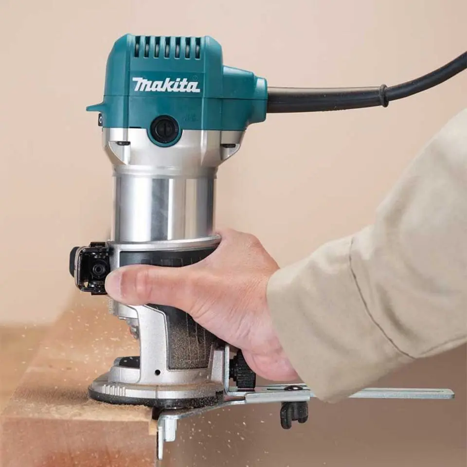 Masina de frezat Makita RT0702C