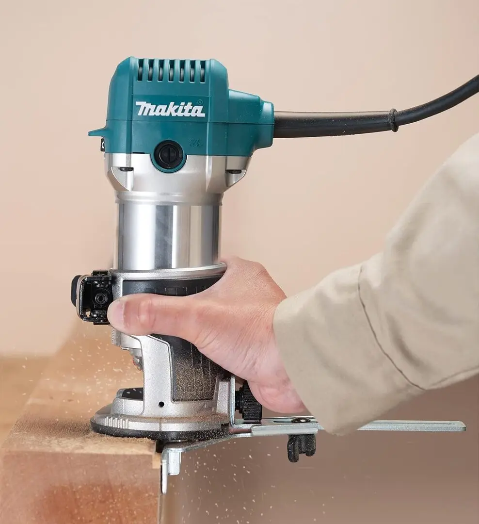 Masina de frezat Makita RT0702CX2