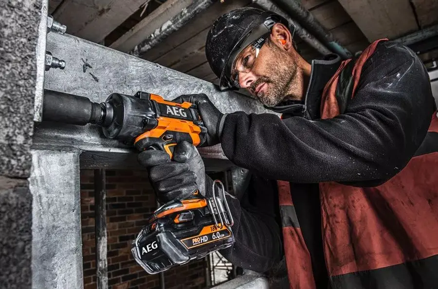 Masina de insurubat cu impact si acumulator AEG BSS18HTF12B6-0 Solo