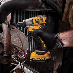Аккумуляторный гайковерт Dewalt XR DCF902N (Yellow/Black) Thumb