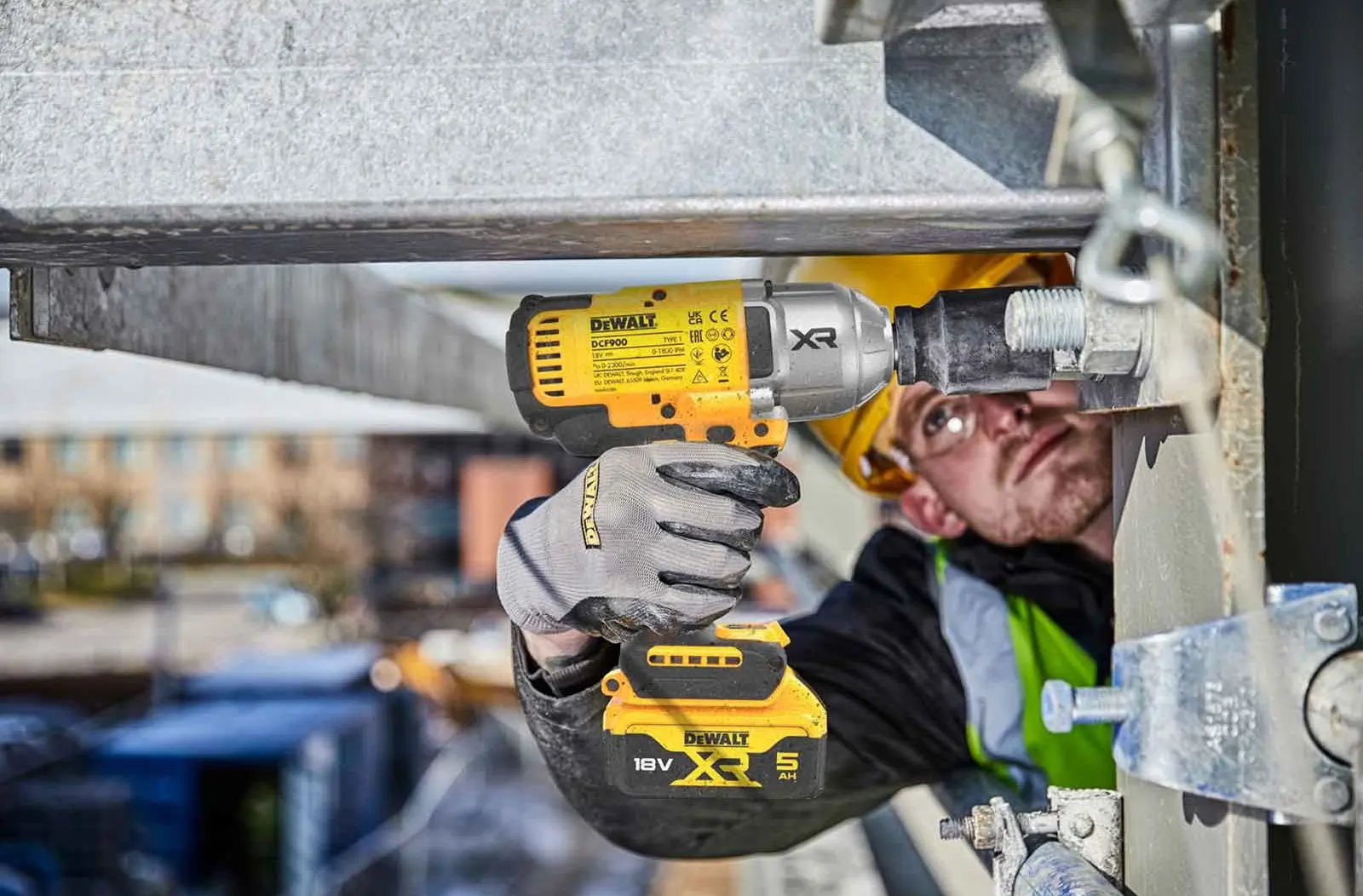 Masina de insurubat cu impact si acumulator Dewalt DCF900P2G 2x5.0Ah