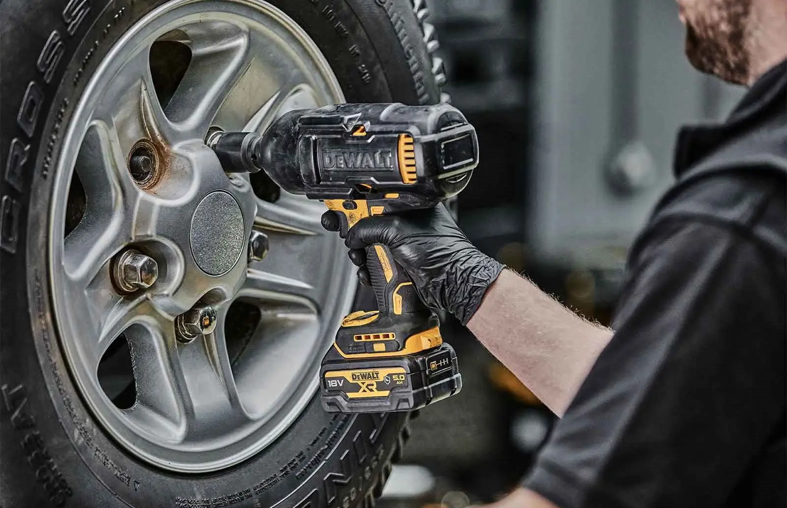 Masina de insurubat cu impact si acumulator Dewalt DCF900P2G 2x5.0Ah